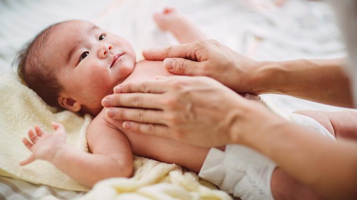BABY MASSAGE – LOVE THROUGH YOUR HANDS